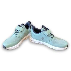 On Cloud Play Kids Sneakers Running Shoes Sage Green/White Girls Size 1 - Unworn